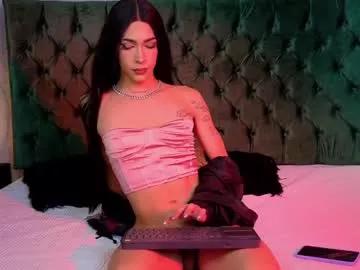 Live streaming joy: Improve your typing skills with these steaming hot slutz, and dive into the mesmerizing world of nude persuasion.