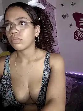 1CANDYLOVE from StripChat is Freechat