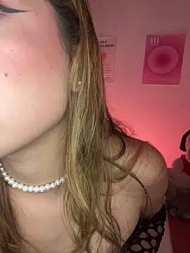 Ashley_D from StripChat is Freechat