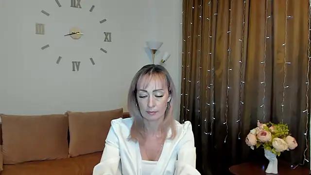 Julia_Cherry_ from StripChat is Freechat