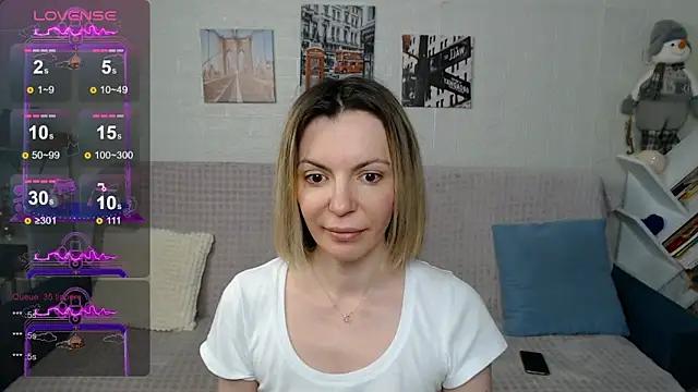 kiramarta from StripChat is Freechat