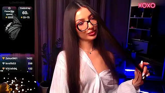 Laura_Bess from StripChat is Freechat