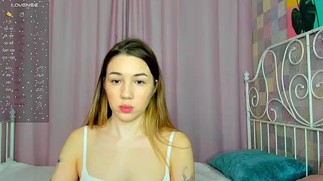 Lisa__Lourenss from StripChat is Freechat