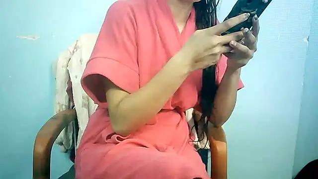 lovelydesi21 from StripChat is Freechat