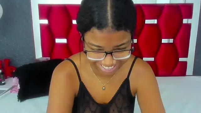 lunaa_24_ from StripChat is Freechat