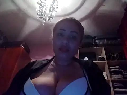 Lunabmw from StripChat is Freechat