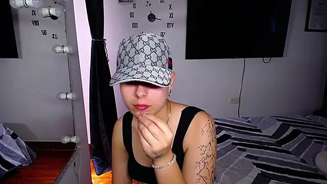 MackenzieCameron from StripChat is Freechat