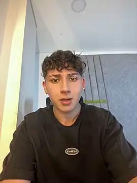 noah_walter_ from StripChat is Freechat