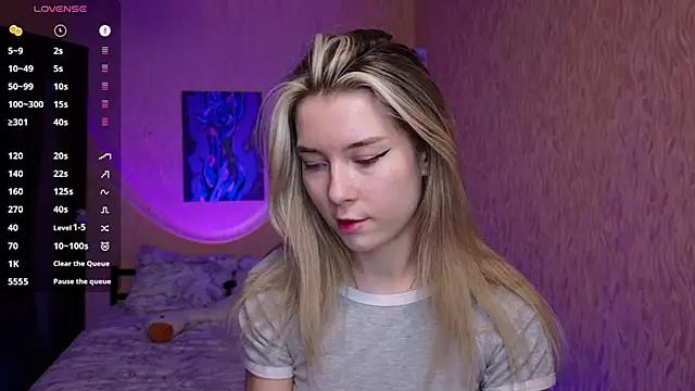 OliviaMur from StripChat is Freechat