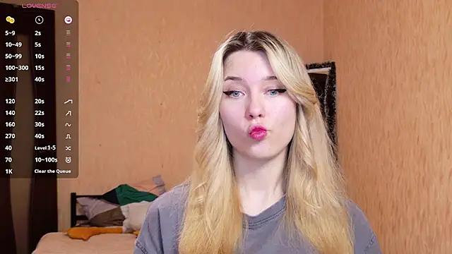 OliviaMur from StripChat is Freechat