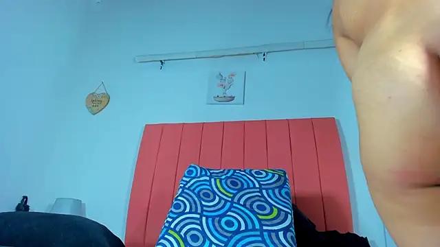 valen_rose0 from StripChat is Freechat